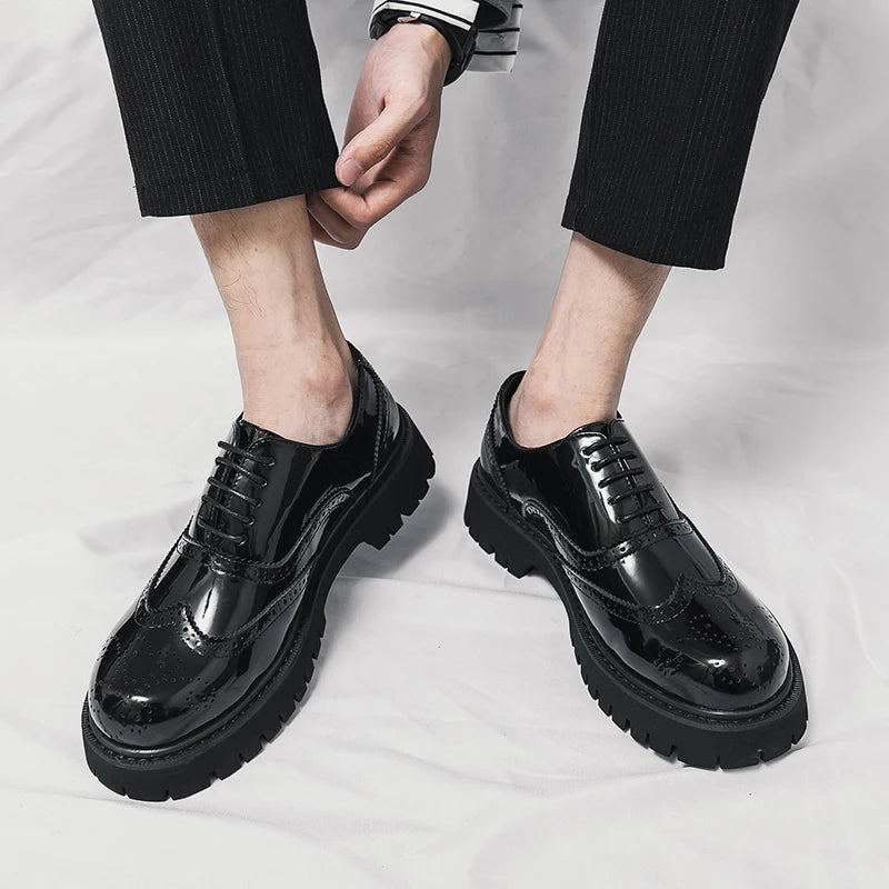 Man luxury Brand British Classic Pointed Dress Shoes Mens Patent Leather Black Wedding Shoes Oxford Formal Shoes Glossy Fashion
