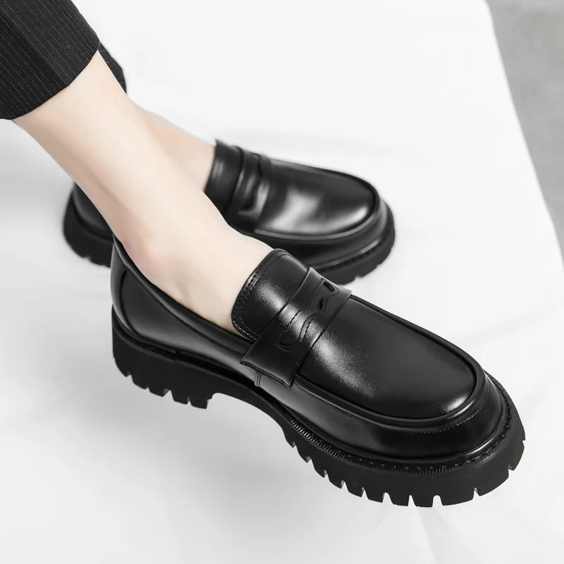 Man luxury Brand British Classic Pointed Dress Shoes Mens Patent Leather Black Wedding Shoes Oxford Formal Shoes Glossy Fashion